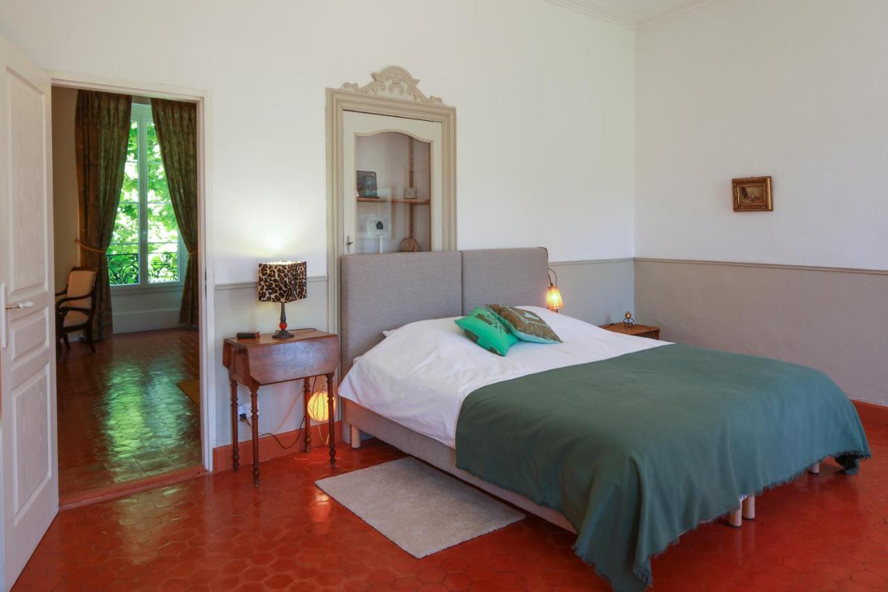 Le 37 Malaucene Bed & Breakfast Room photo