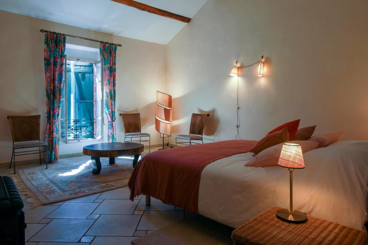 Le 37 Malaucene Bed & Breakfast Room photo